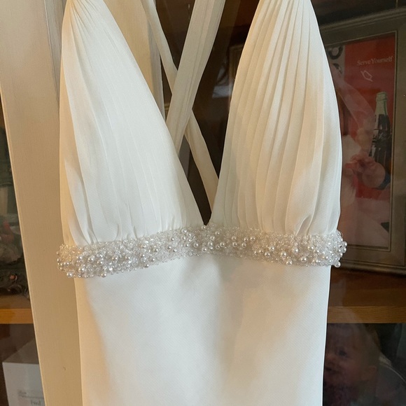 Stunning ivory wedding dress - Picture 2 of 8